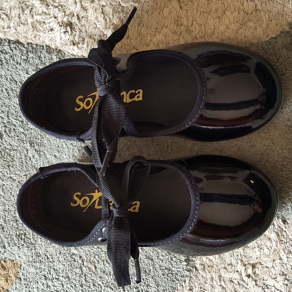 Tap shoes for toddler girl.